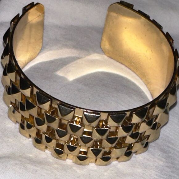 Vintage goldtone metal pyramid cuff bracelet elegant sophisticated - Picture 6 of 11